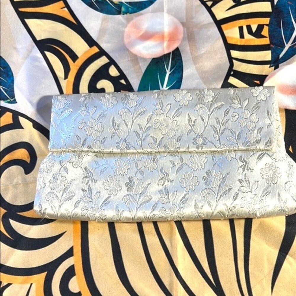 Lady Buxton Silver Floral Clutch